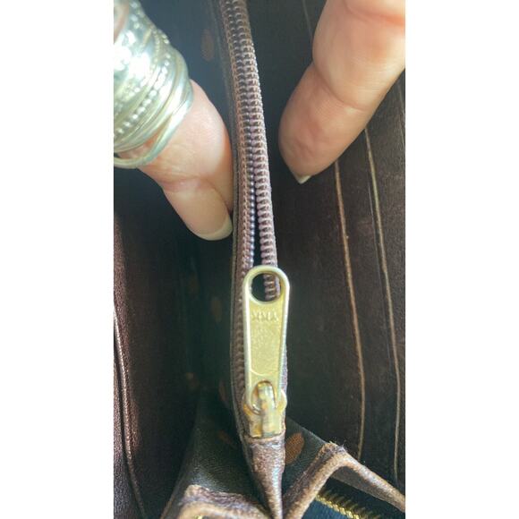 Women’s Vintage Hugo Boss Zip Around Sheepskin Leather Wallet 8” X 4” - Picture 16 of 16